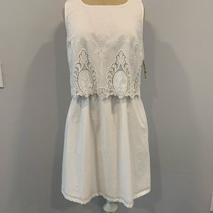 WHITE LACE EMBROIDERED DRESS.